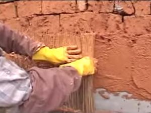 土埆厝的製作過程紀錄片-抹壁